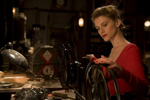 Melanie-Laurent-as-Emmanuelle-Mimieux-Shosanna-Dreyfus-inglourious-basterds-38821858-500-334