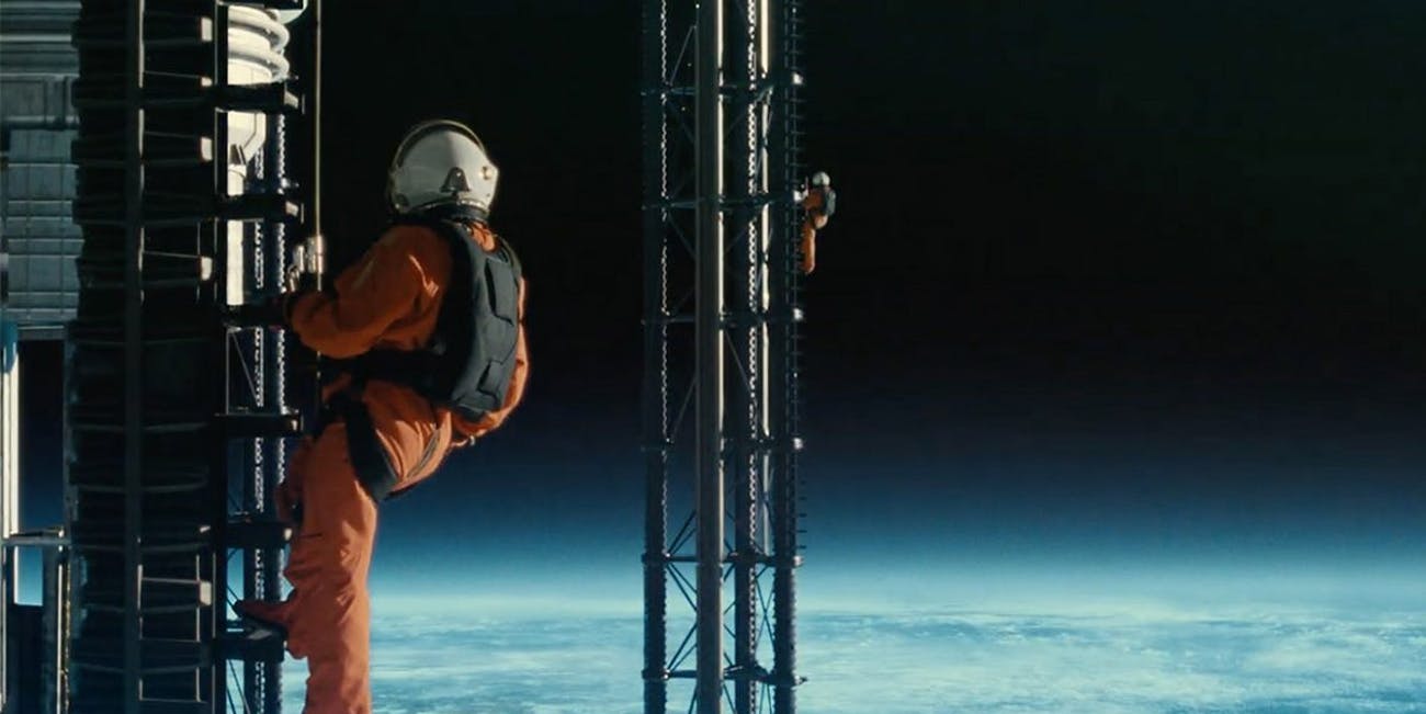brad-pitt-just-chilling-on-this-giant-space-antenna-in-ad-astra.jpeg